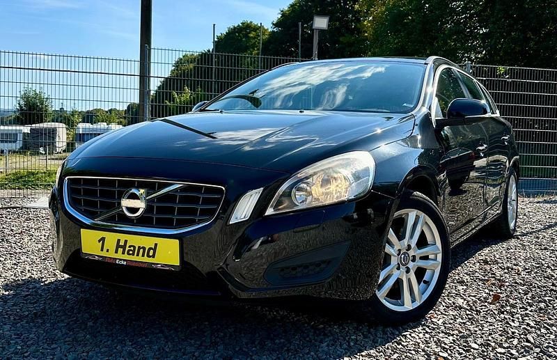 Schwarz Gebraucht 2012 Volvo V60 Kombi | 12.990 € (Etwas zu teuer) - Bild 1/4