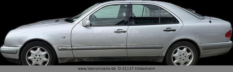 Silber Gebraucht 1996 Mercedes E280 Limousine | 2.987 € (Superpreis) - Bild 1/4