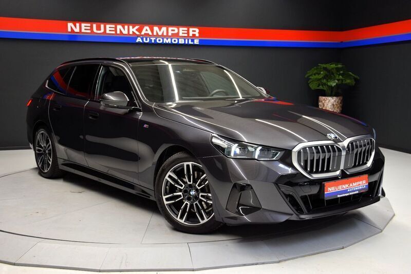 Grau Gebraucht 2024 BMW 520 M Sport Limousine | 55.990 € (Guter Preis) - Bild 1/4