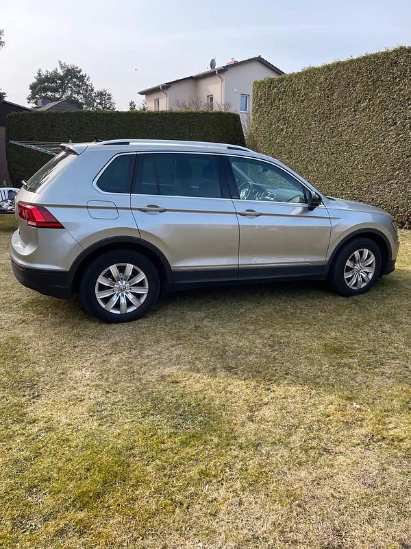 Gebraucht VW Tiguan 150 PS (110 kW) 2020 Silber SUV