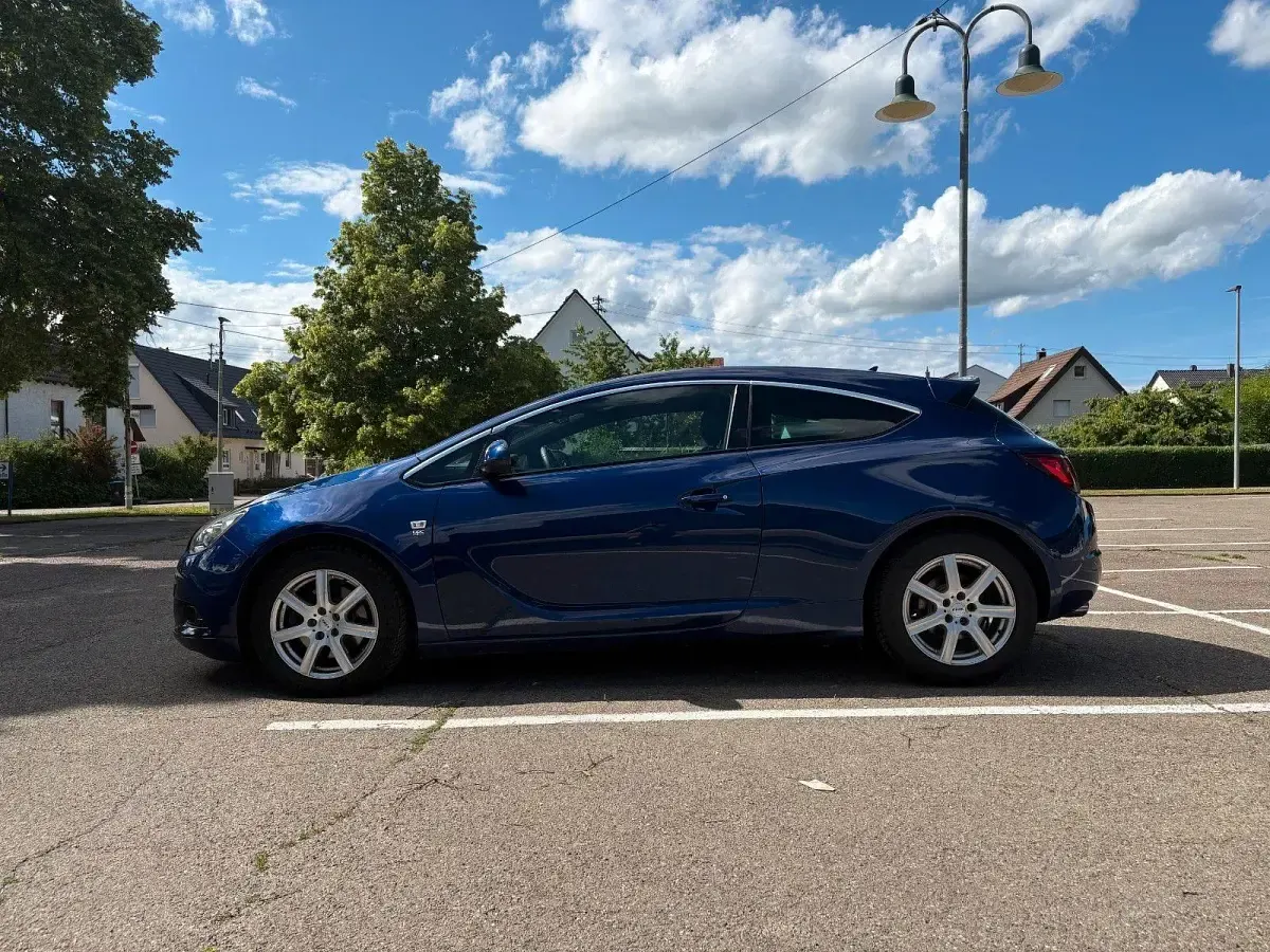 Gebraucht Opel Astra GTC 170 PS (125 kW) 2014 Blau Coupé