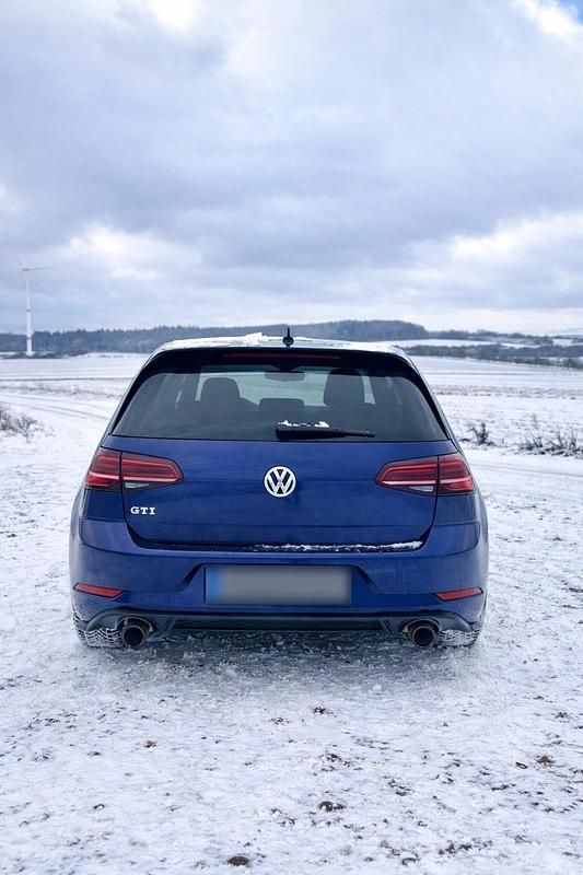 Second-hand VW Golf VII GTI 230 CP (169 kW) 2017 Albastru Berlinǎ