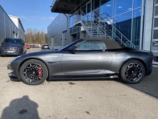 Neu MG Cyberster 250 kW (340 PS) 2025 Silber Cabrio