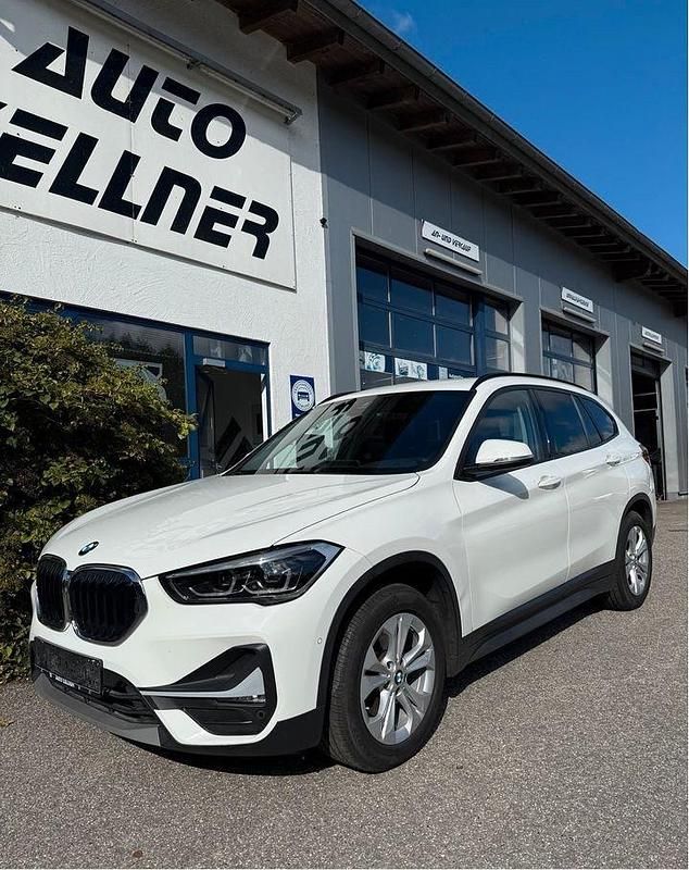 Weiß Gebraucht 2021 BMW X1 SUV | 21.500 € (Fairer Preis) - Bild 1/4