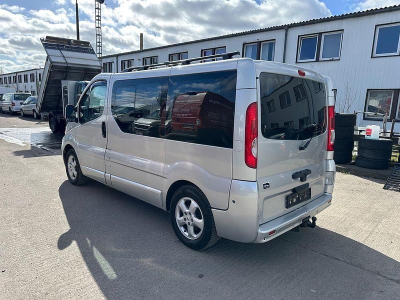 Gebraucht Renault Trafic 145 PS (106 kW) 2009 Silber Van / Kleinbus