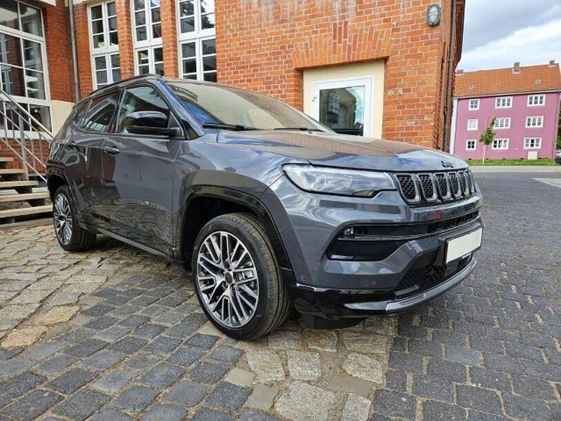 Neu Jeep Compass Summit 131 PS (96 kW) 2025 Grau SUV