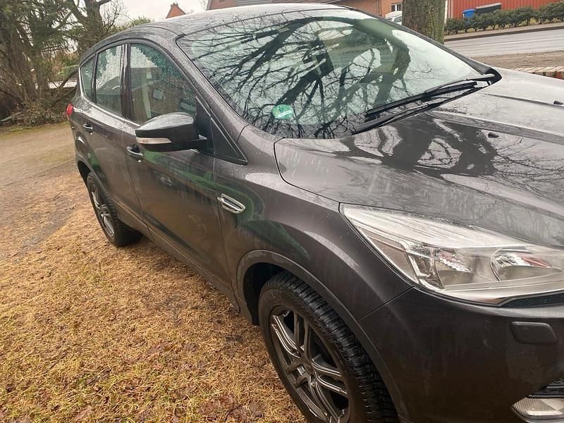 Gebraucht Ford Kuga Sport 150 PS (110 kW) 2015 Grau SUV