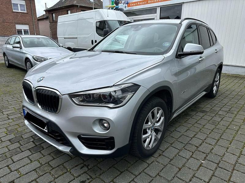 Silber Gebraucht 2017 BMW X1 Sport Line SUV | 22.700 € (Guter Preis) - Bild 1/4