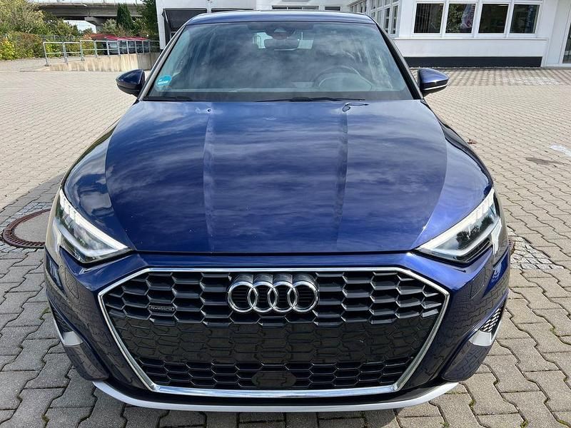 Blau Gebraucht 2022 Audi A3 Sportback S-Line Kleinwagen | 24.400 € (Superpreis) - Bild 1/4