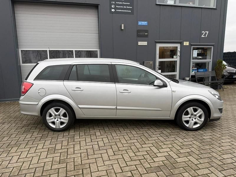 Gebraucht Opel Astra Innovation 125 PS (91 kW) 2009 Silber Kombi