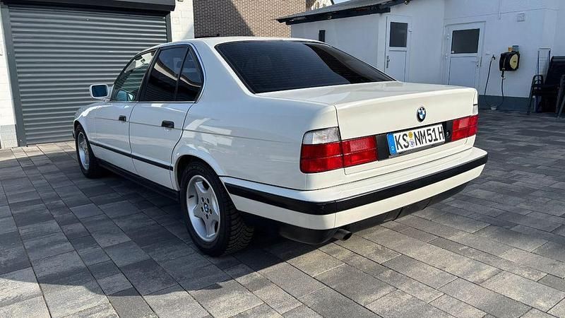 Gebraucht BMW 520 Performance 129 PS (94 kW) 1988 Weiß Limousine