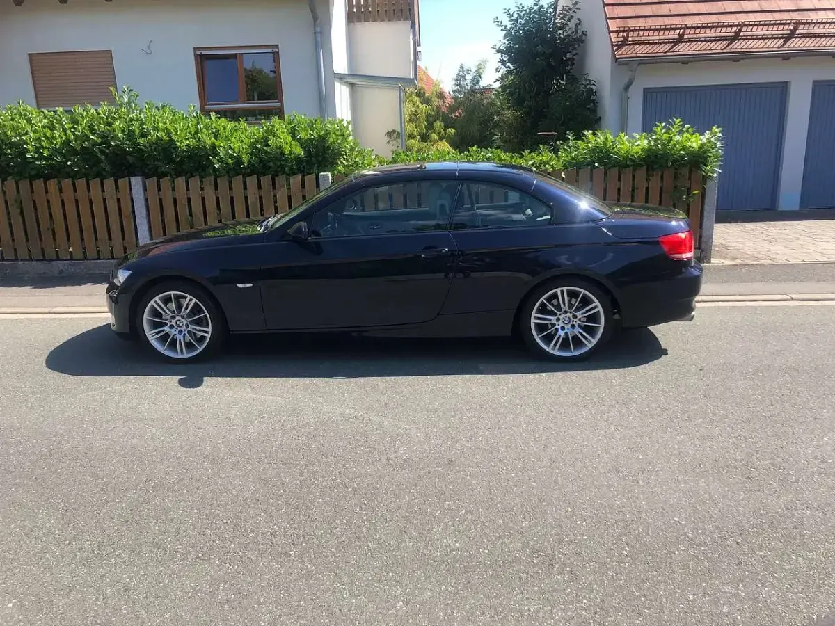 Gebraucht BMW 325 218 PS (160 kW) 2009 Blau Cabrio