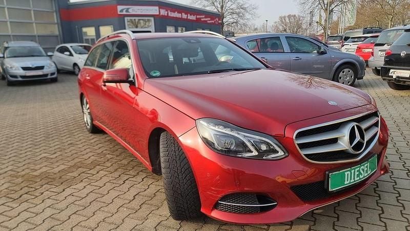 Gebraucht Mercedes E250 204 PS (150 kW) 2016 Rot Kombi