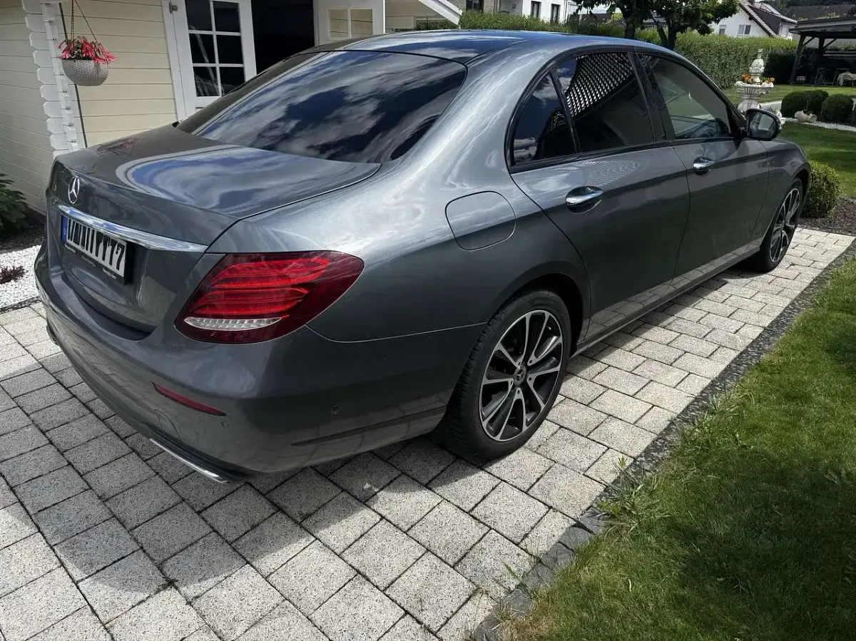 Gebraucht Mercedes E220 194 PS (142 kW) 2017 Grau Limousine