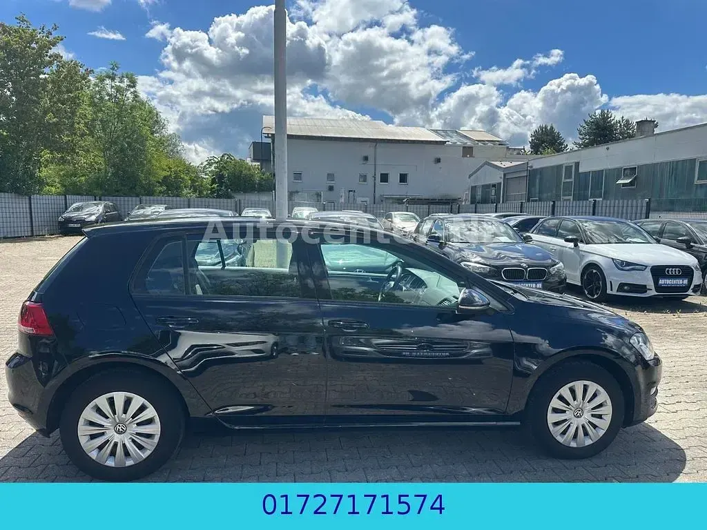 Gebraucht VW Golf VII Trendline 105 PS (77 kW) 2015 Ebenholzschwarz Limousine