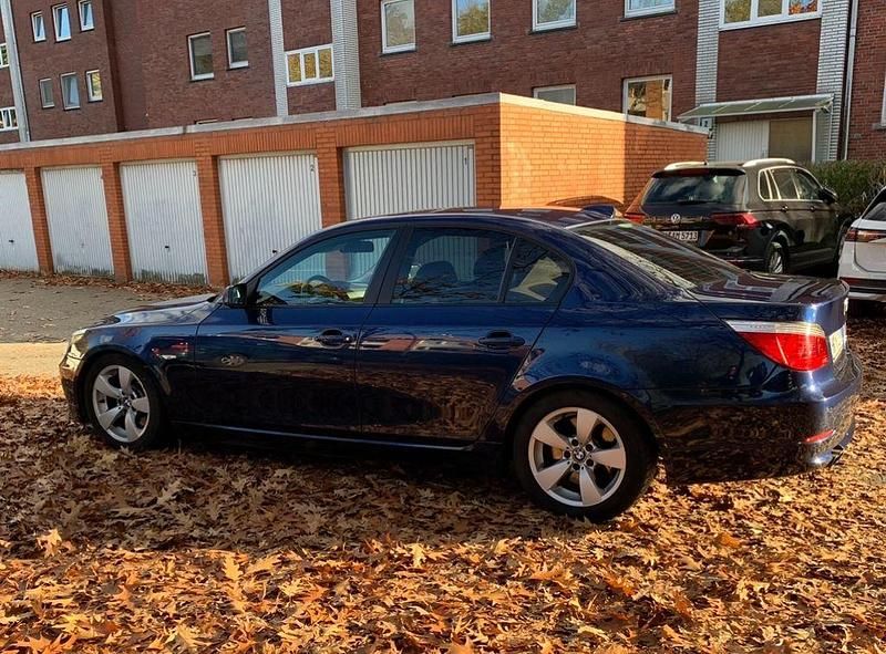 Blau Gebraucht 2007 BMW 530 Limousine | 5.400 € (Superpreis) - Bild 1/4