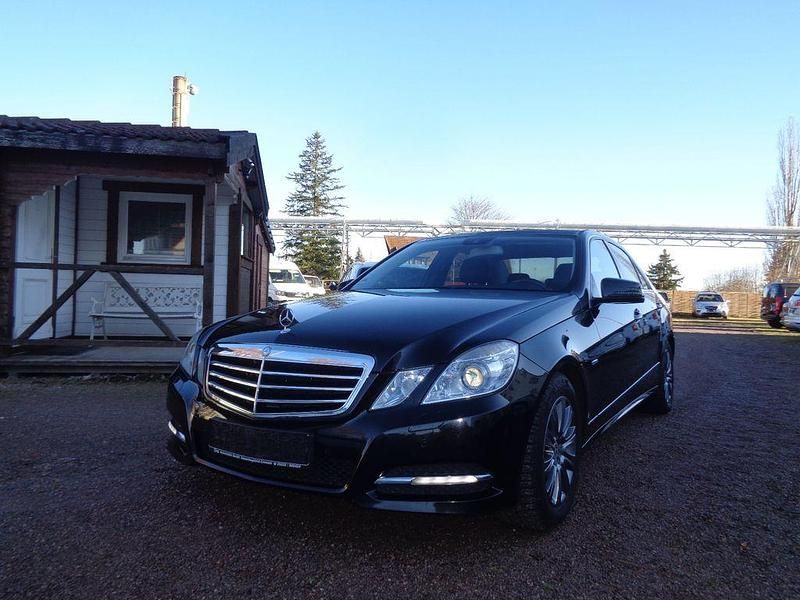 Schwarz Gebraucht 2011 Mercedes E250 Limousine | 11.950 € (Fairer Preis) - Bild 1/4
