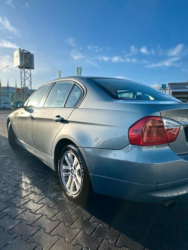 Gebraucht BMW 320 150 PS (110 kW) 2006 Grau Limousine