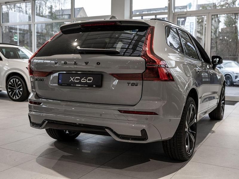 Neu Volvo XC60 Plus 455 PS (334 kW) 2026 Grau SUV