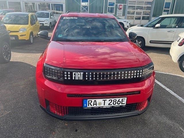 Gebraucht Fiat Grande Panda Red 83 kW (113 PS) 2025 Passione rot Kleinwagen