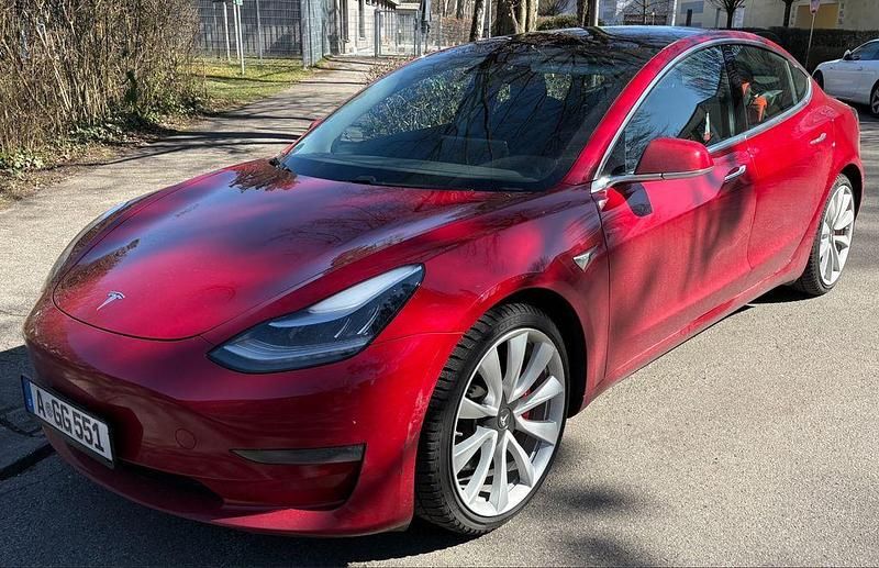 Rot Gebraucht 2019 Tesla Model 3 Limousine | 22.999 € (Guter Preis) - Bild 1/1
