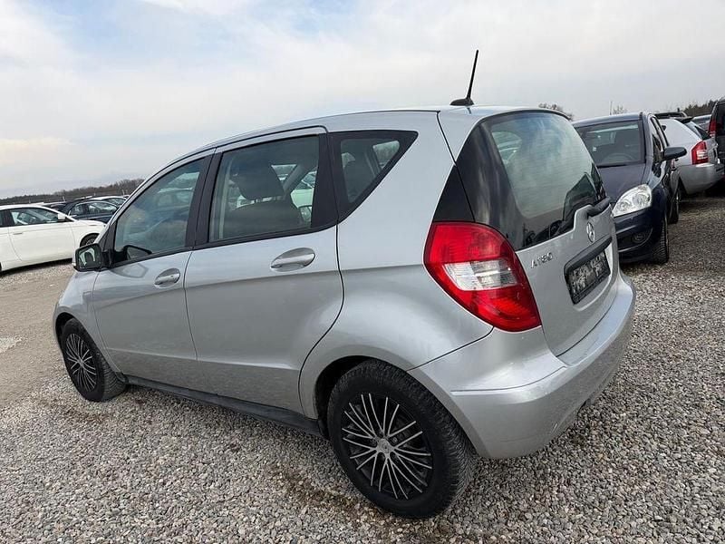 Gebraucht Mercedes A180 109 PS (80 kW) 2009 Rot Van / Kleinbus