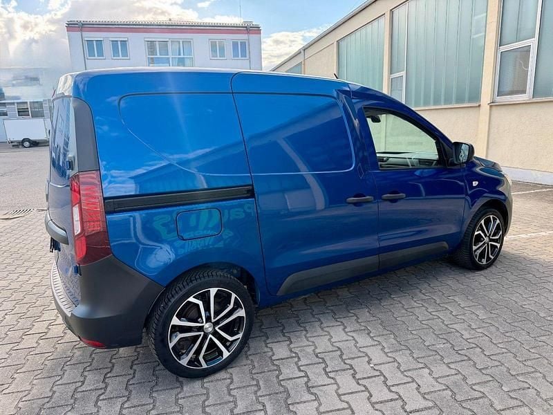 Second-hand Renault Express 95 CP (69 kW) 2022 Albastru Monovolum