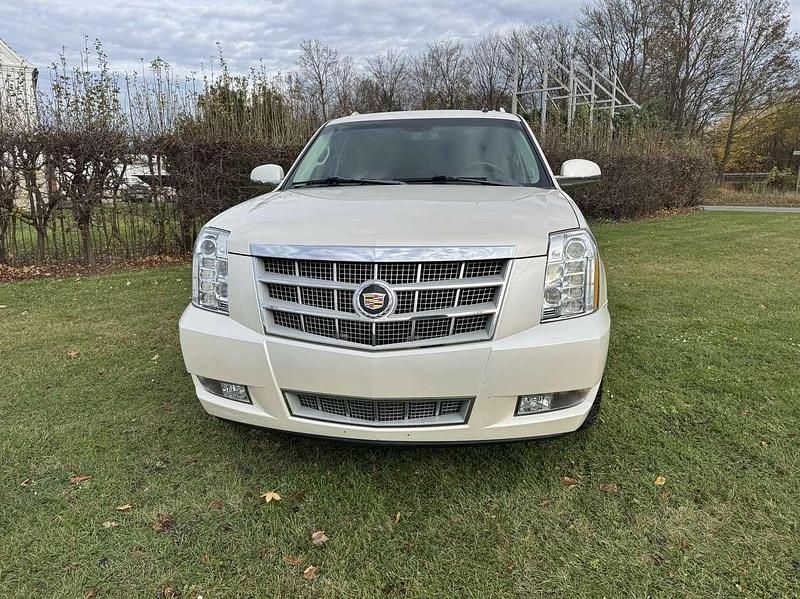 Gebraucht Cadillac Escalade 409 PS (300 kW) 2013 Weiß SUV