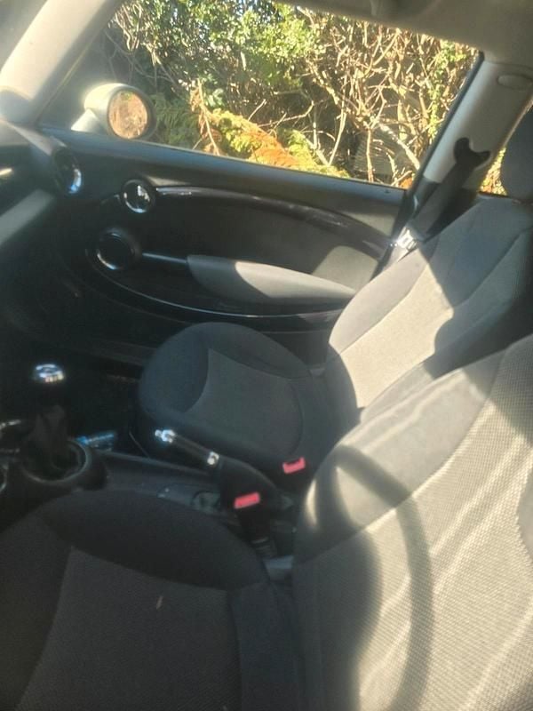 Gebraucht Mini Cooper 75 PS (55 kW) 2010 Weiß Kleinwagen