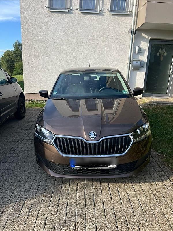Braun Gebraucht 2019 Skoda Fabia Active Kleinwagen | 9.500 € (Guter Preis) - Bild 1/4