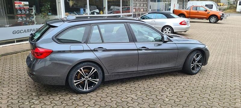Gebraucht BMW 320 190 PS (139 kW) 2018 Grau Kombi