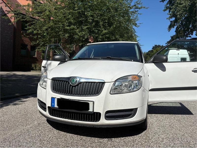 Weiß Gebraucht 2009 Skoda Fabia Limousine | 2.000 € (Guter Preis) - Bild 1/4