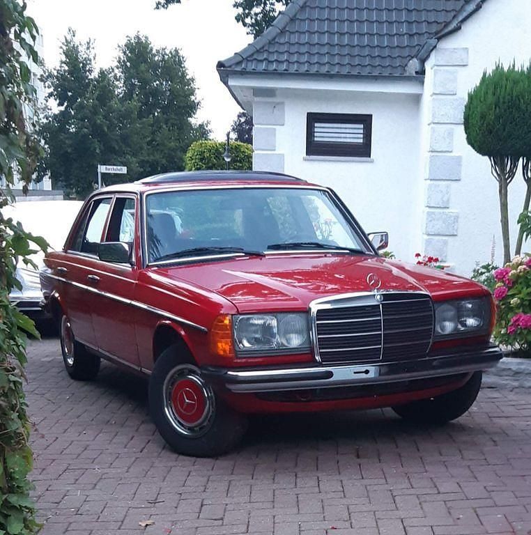 Rot Gebraucht 1985 Mercedes 240 Limousine | 21.000 € - Bild 1/4