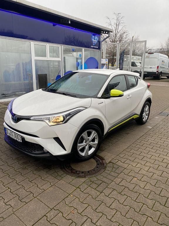 Weiß Gebraucht 2017 Toyota C-HR SUV | 16.900 € (Fairer Preis) - Bild 1/3