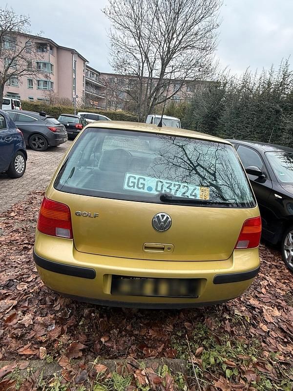 Gold Gebraucht 2000 VW Golf IV Kleinwagen | 1.020 € (Superpreis) - Bild 1/4