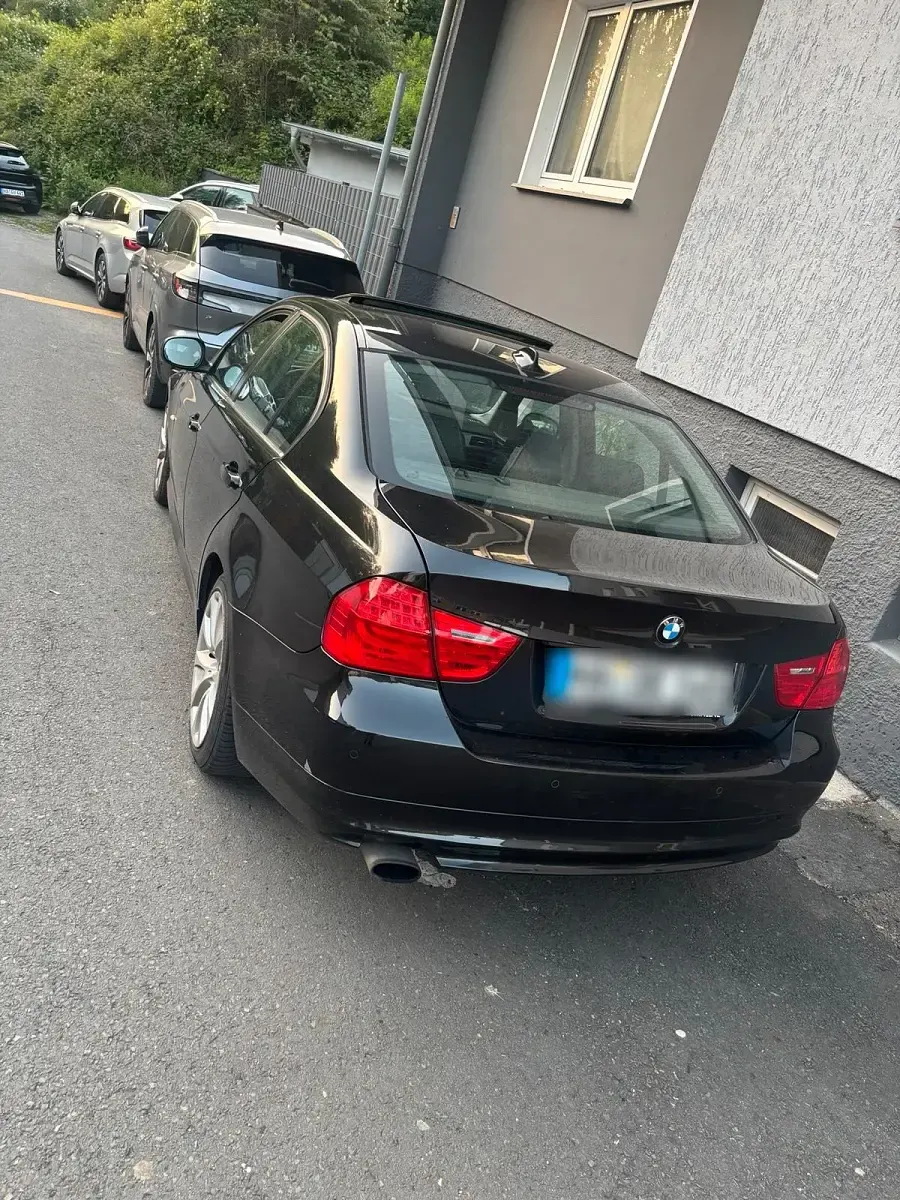 Gebraucht BMW 320 170 PS (125 kW) 2009 Schwarz Limousine