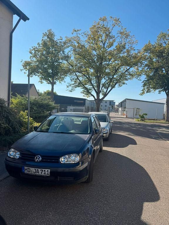 Blau Gebraucht 2001 VW Golf IV Edition Limousine | 550 € (Superpreis) - Bild 1/4