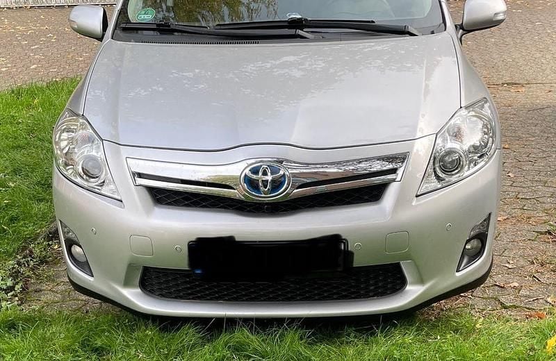 Silber Gebraucht 2011 Toyota Auris Hybrid Executive Limousine | 9.000 € (Superpreis) - Bild 1/4