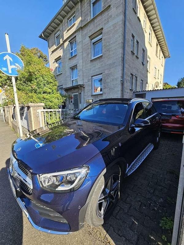 Blau Gebraucht 2021 Mercedes GLC220 AMG line SUV | 36.000 € (Teuer) - Bild 1/4