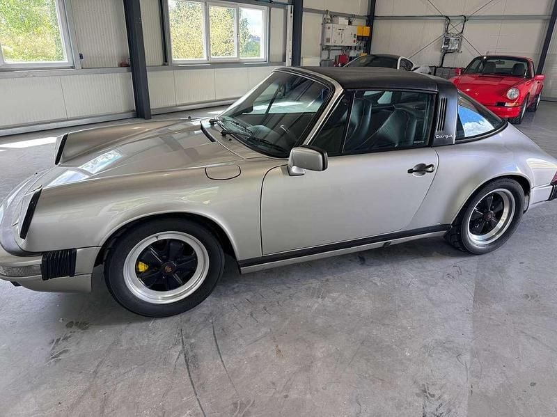 Silber Gebraucht 1984 Porsche 911 Carrera Coupé | 67.500 € - Bild 1/4