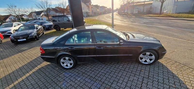 Gebraucht Mercedes E270 Avantgarde 177 PS (130 kW) 2003 Schwarz Limousine