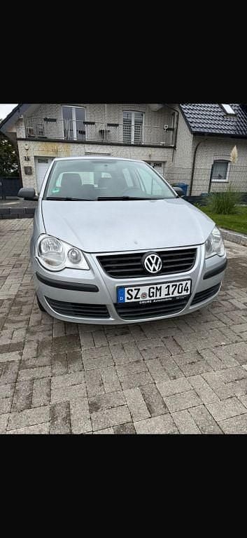 Silber Gebraucht 2005 VW Polo Trendline Limousine | 1.490 € (Guter Preis) - Bild 1/4