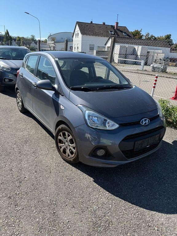 Braun Gebraucht 2014 Hyundai i10 Trend Kleinwagen | 2.600 € (Superpreis) - Bild 1/4