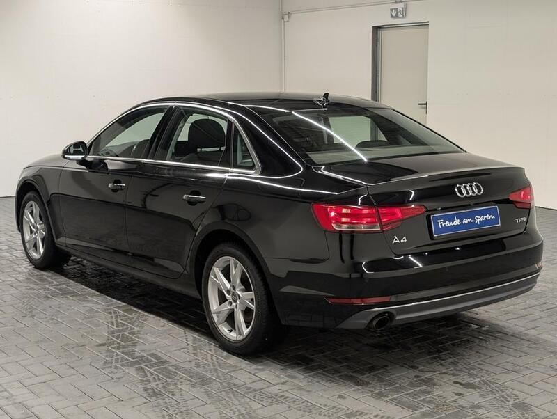 Gebraucht Audi A4 Sport 150 PS (110 kW) 2018 Schwarz (brillantschwarz) Limousine