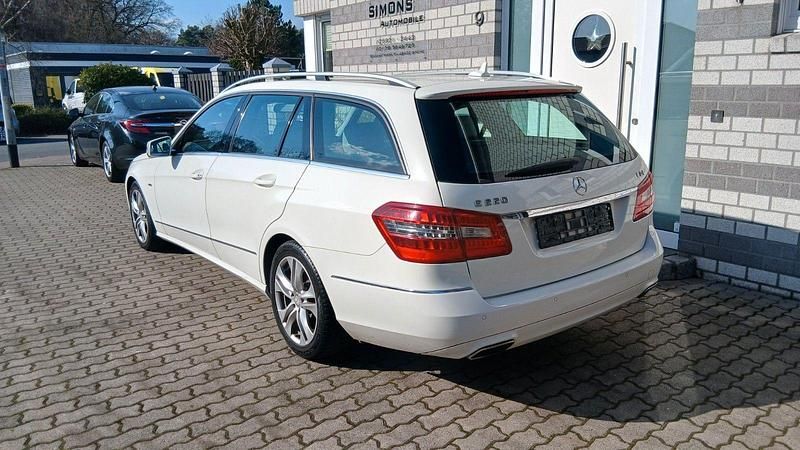 Gebraucht Mercedes E220 170 PS (125 kW) 2012 Weiß Kombi