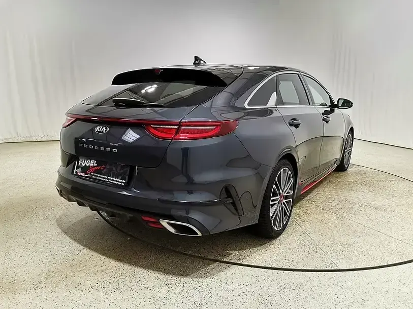 Gebraucht Kia ProCeed Comfort 204 PS (150 kW) 2021 Pentametal met. Kleinwagen