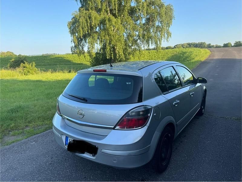 Silber Gebraucht 2008 Opel Astra Limousine | 2.500 € (Fairer Preis) - Bild 1/4