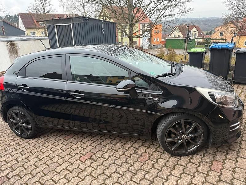 Gebraucht Kia Rio Platinum Edition 90 PS (66 kW) 2015 Schwarz Kleinwagen