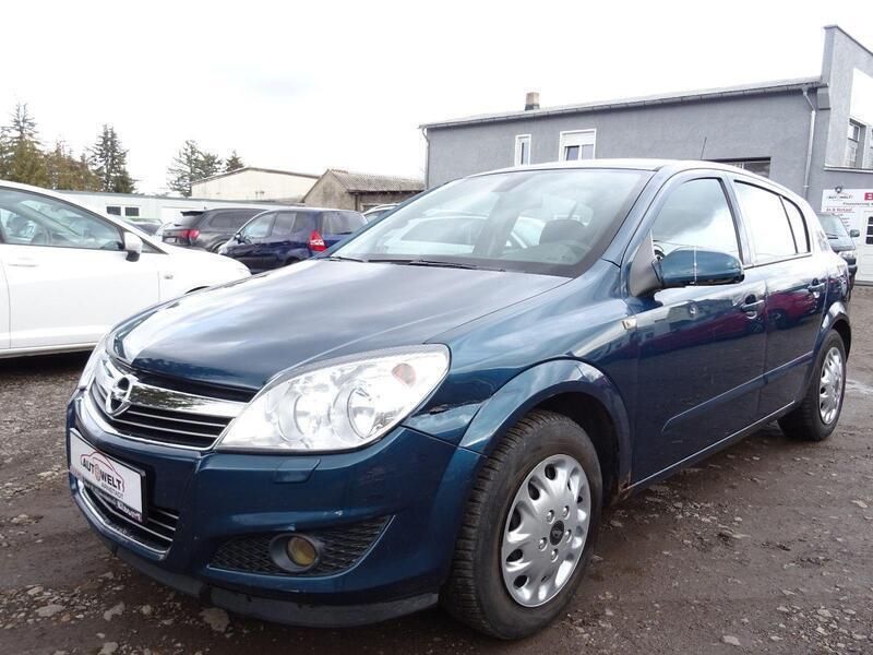 Grün Gebraucht 2007 Opel Astra Edition Limousine | 1.490 € (Superpreis) - Bild 1/4