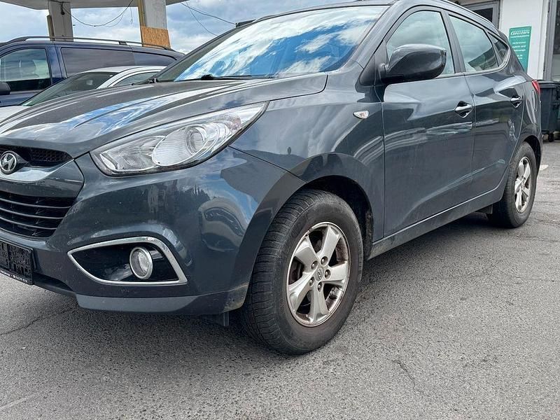 Grau Gebraucht 2011 Hyundai ix35 Comfort SUV | 5.990 € (Guter Preis) - Bild 1/4